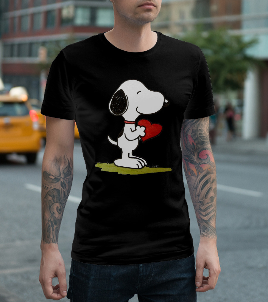 Snoopy Love Heart Hug Peanuts Cartoon T-Shirt