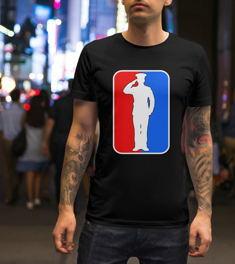 Bestaande Uit Militair Salute Red And Blue Badge T-Shirt