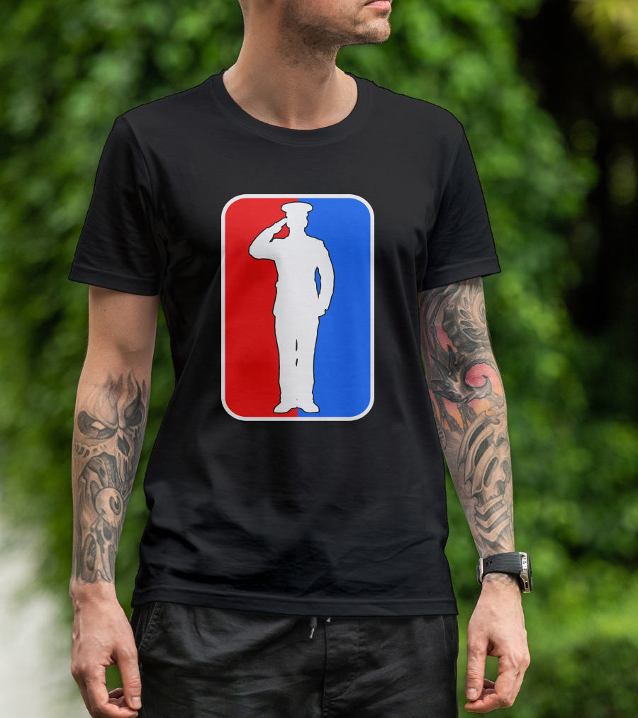 Bestaande Uit Militair Salute Red And Blue Badge T-Shirt