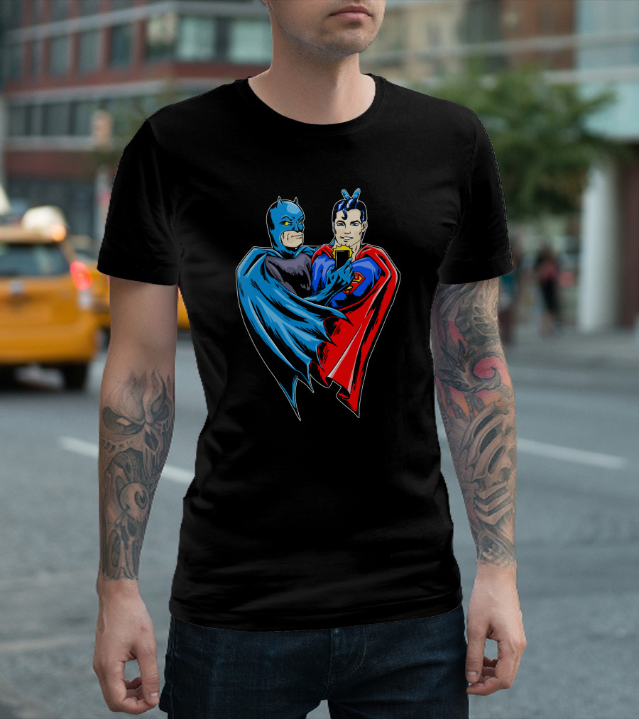 Super Selfie Batman And Superman Holding Phone T-Shirt