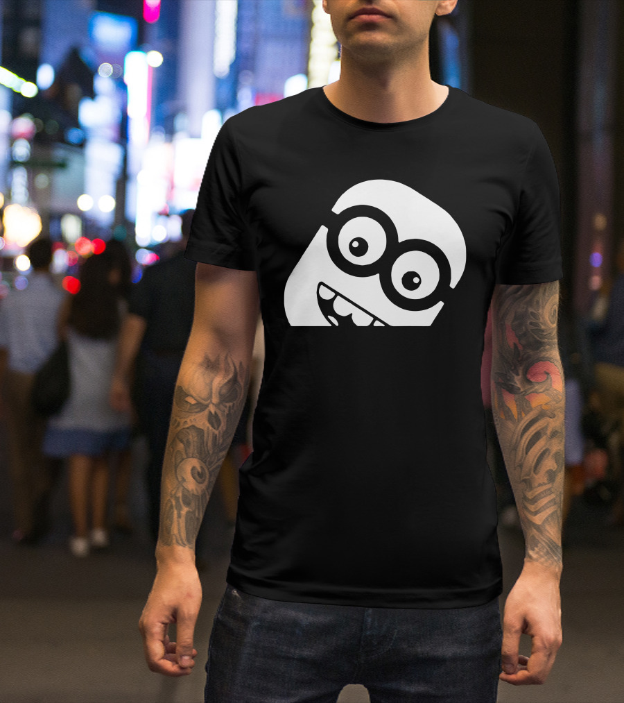 Funny Face Minion Peeking Black T-Shirt