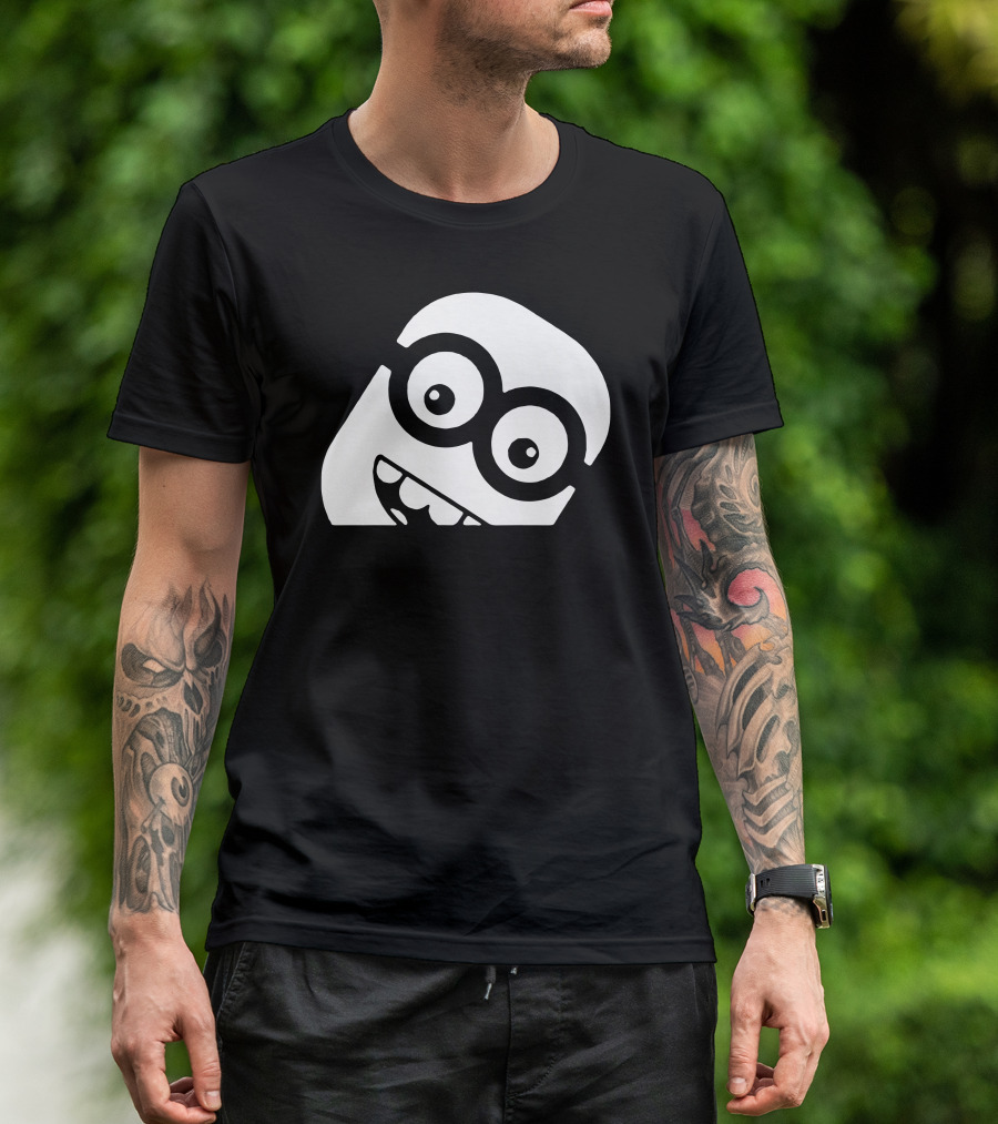 Funny Face Minion Peeking Black T-Shirt