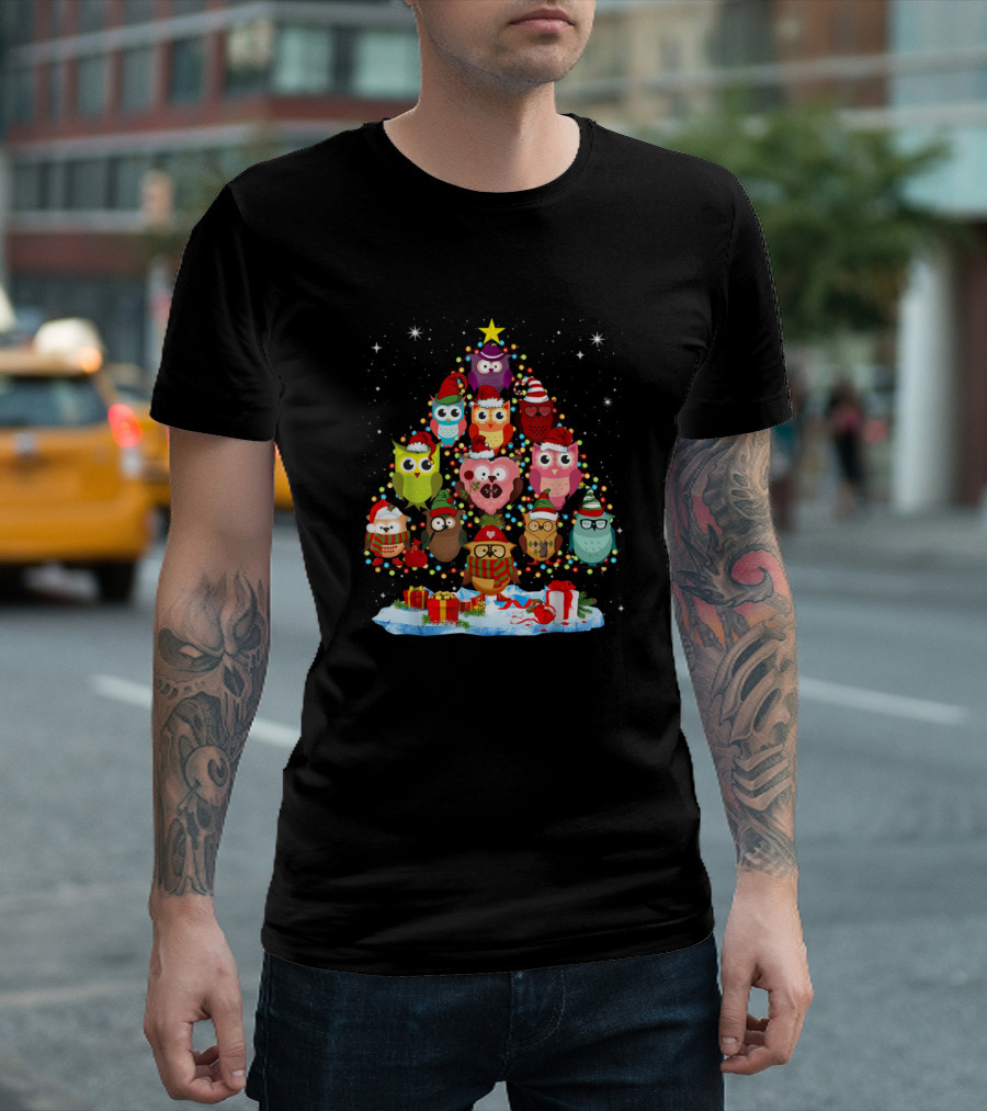 Cute Cute Owls Forming a Festive Christmas Tree with Gifts and Star T-Shirt