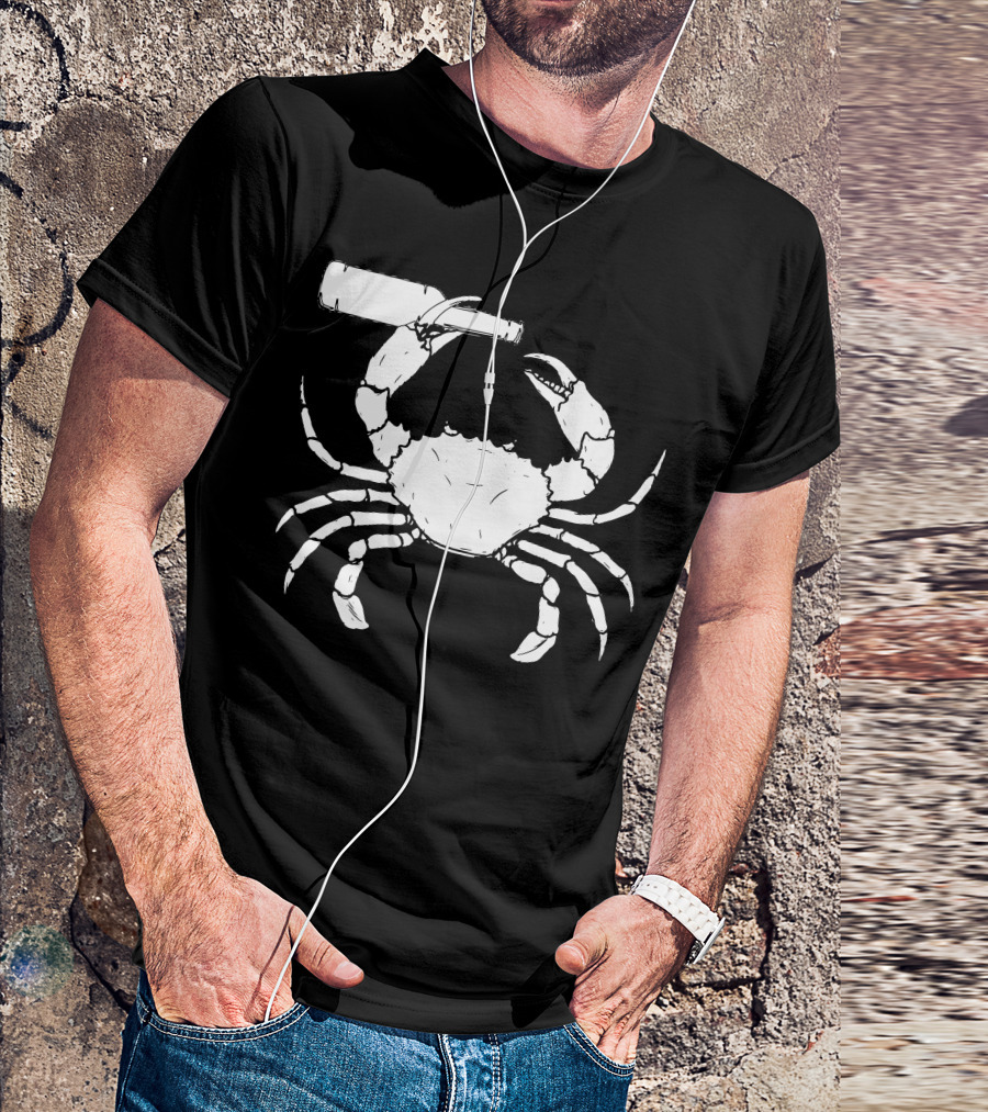 Crabs Sea Creature Crab Holding A Bottle T-Shirt