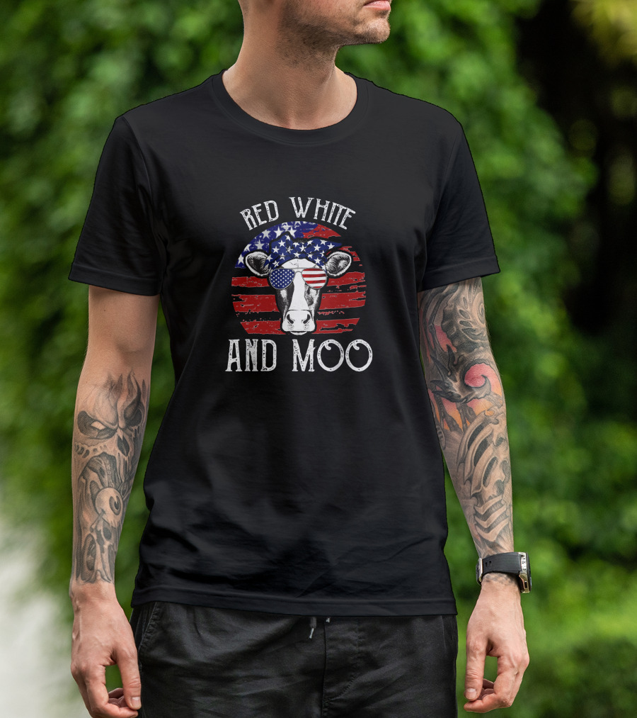 Red White And Moo American Flag Patriotic 4th Of July Cow With Stars And Stripes Sunglasses T-Shirt