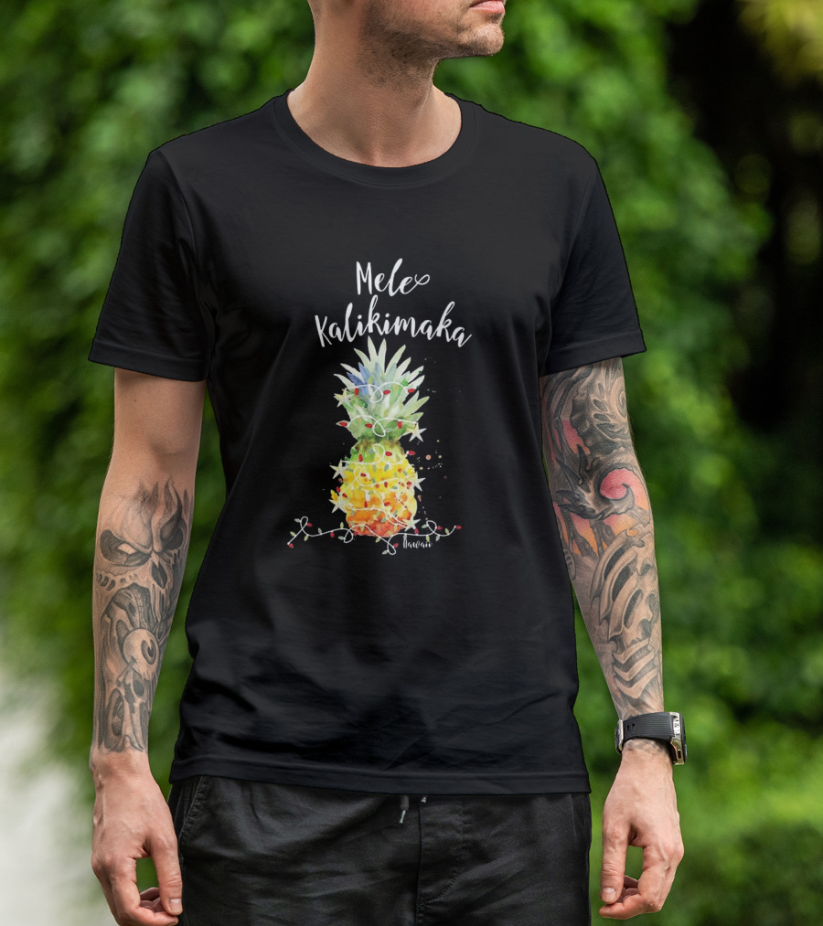 Mele Kalikimaka Hawaiian Pineapple With Christmas Lights Celebrating In July T-Shirt