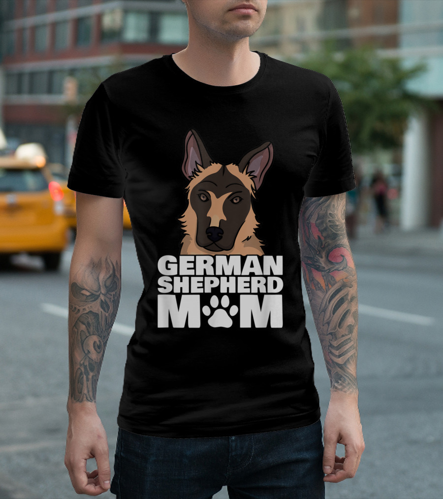 German Shepherd Mom Dog Paw Illustration With GSD T-Shirt