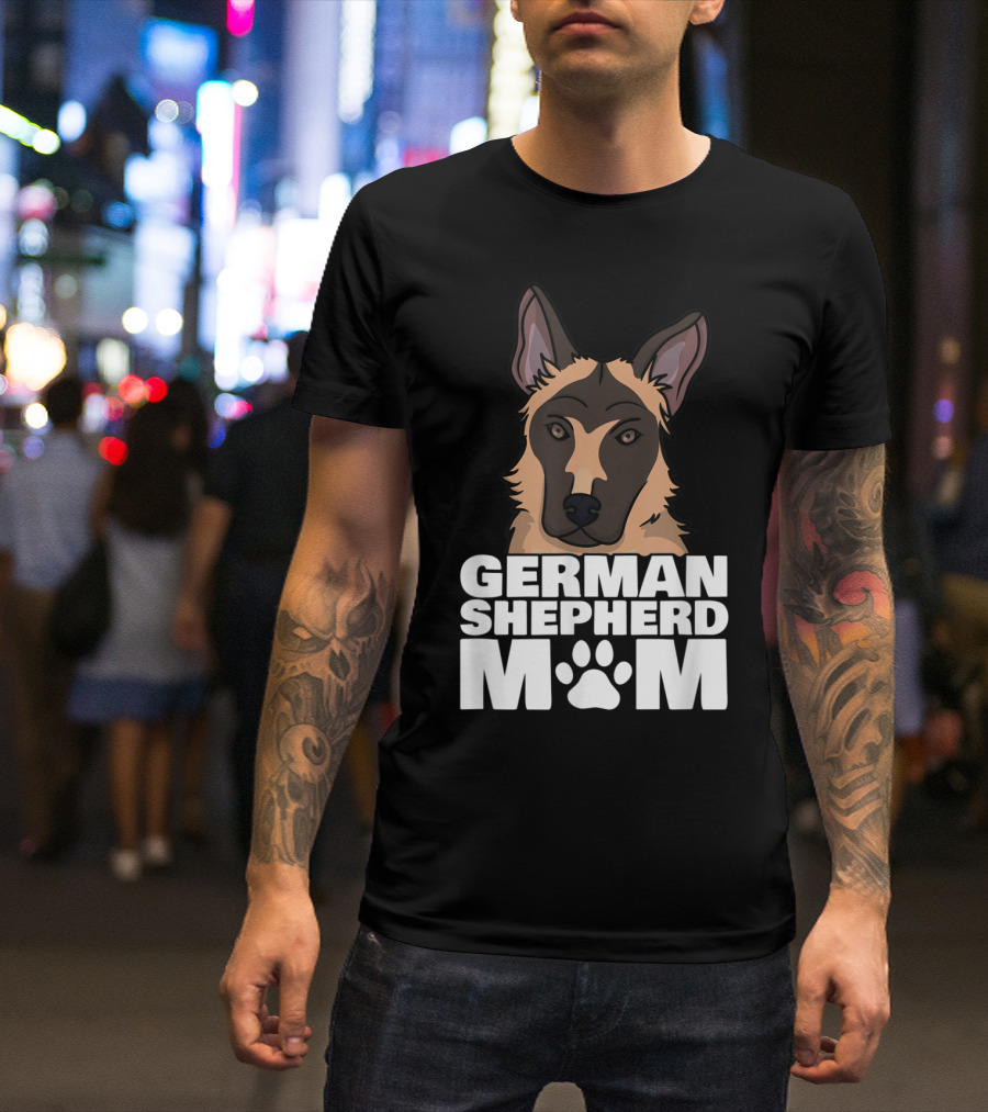 German Shepherd Mom Dog Paw Illustration With GSD T-Shirt