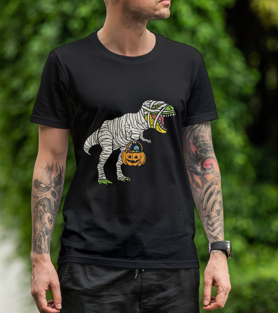 T Rex Mummy Holding Pumpkin For Trick Or Treat Halloween Dino T-Shirt