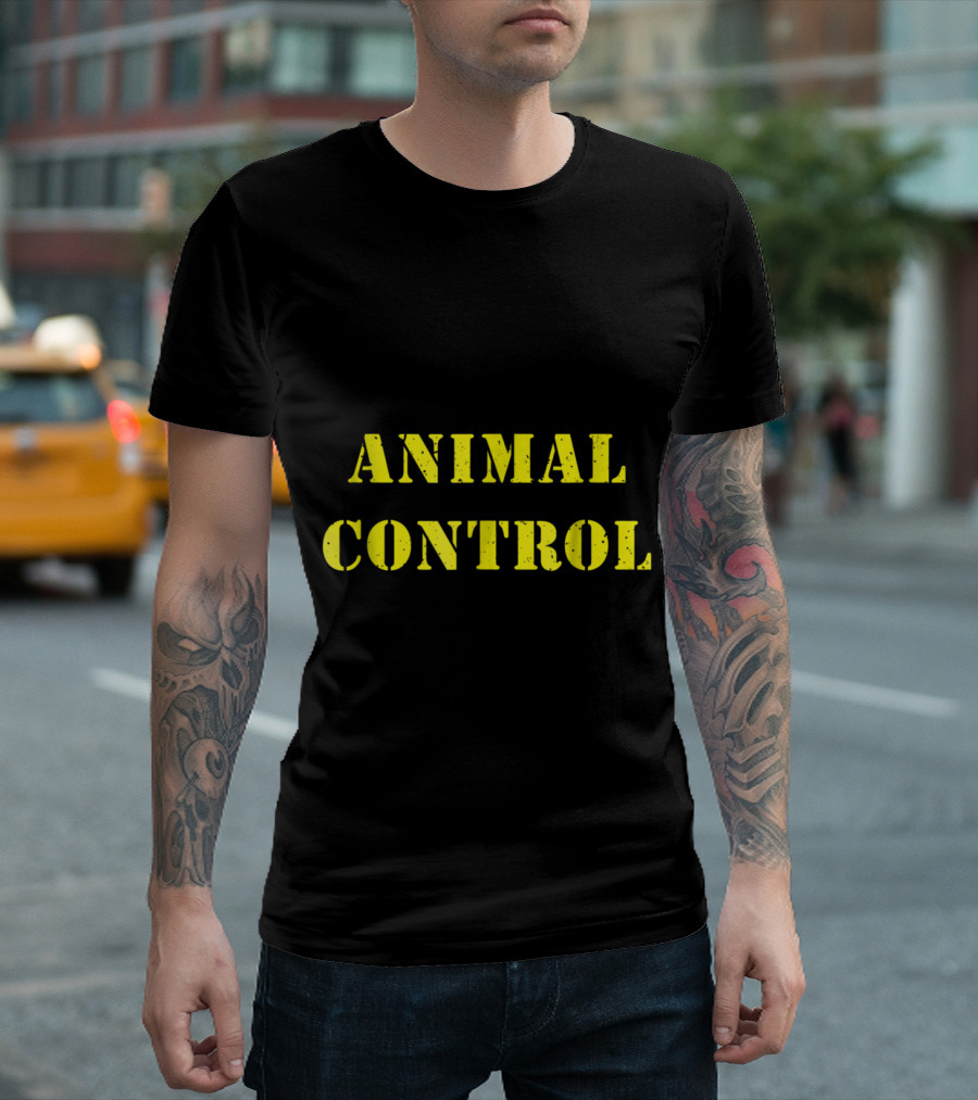 ANIMAL CONTROL Yellow Bold Text on Dark背景 T-Shirt