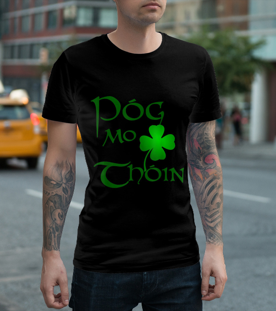 Póg Mo Thóin Gaelic Saying with Irish Shamrock T-Shirt