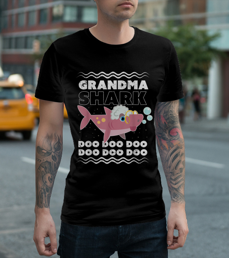 Grandma Shark Doo Doo Doo Bubbles Pink Cartoon T-Shirt