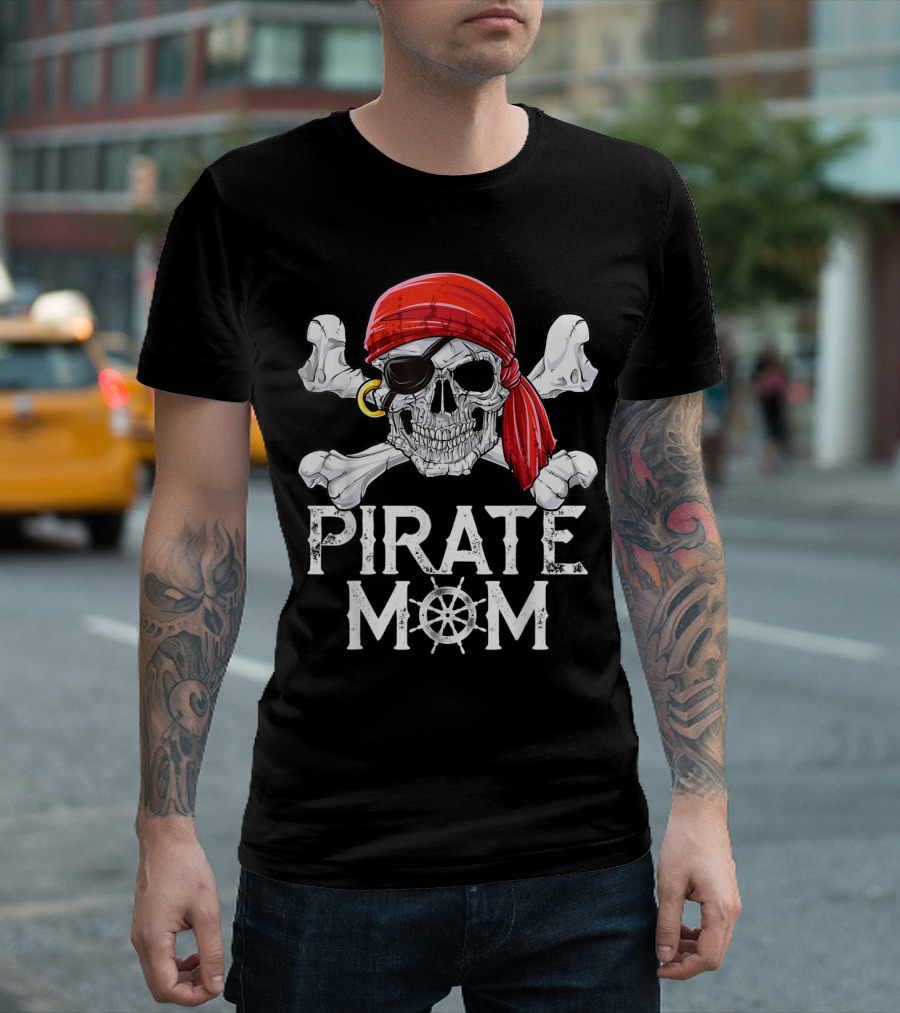 Pirate Mom Jolly Roger Skull Red Bandana Crossbones Eyepatch T-Shirt