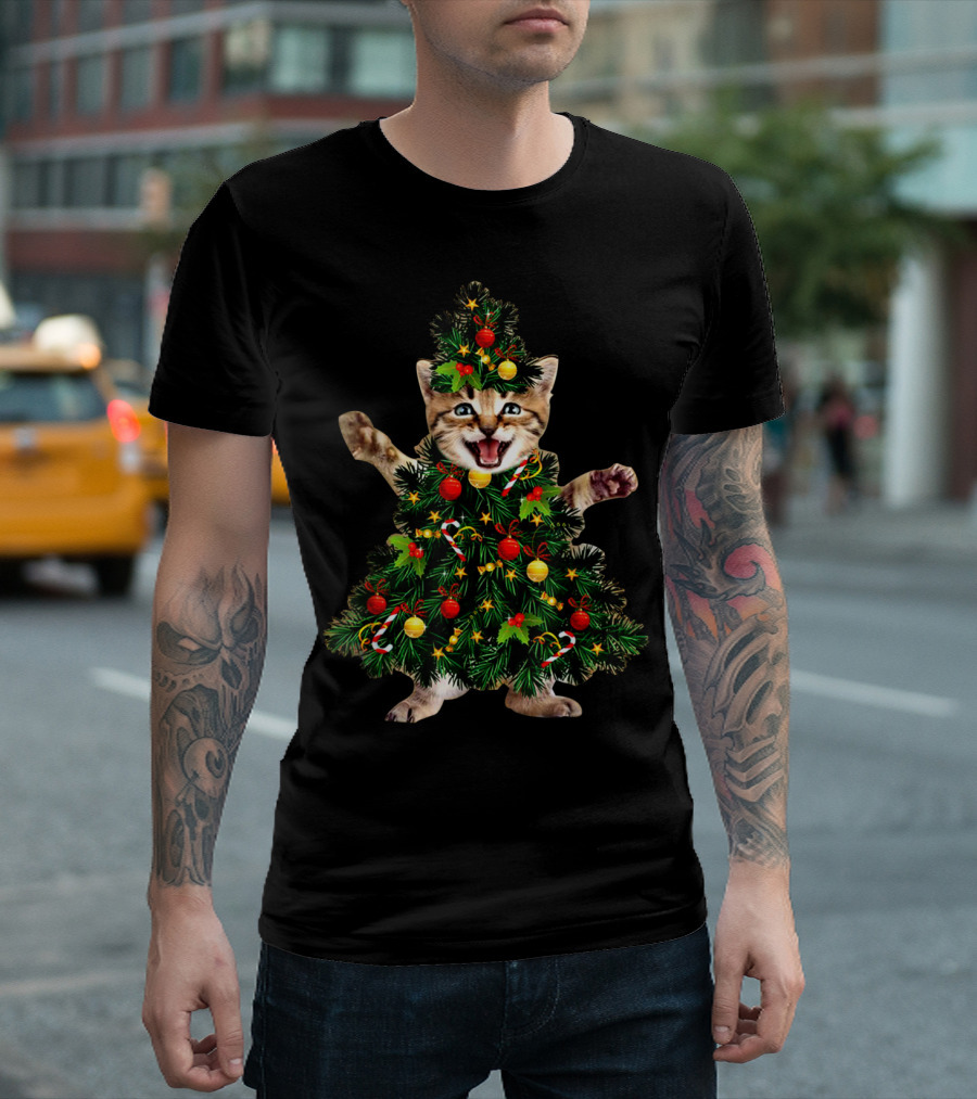 Santa Maine Coon Cat Christmas Tree Light Funny Xmas Cat Kitten T-Shirt
