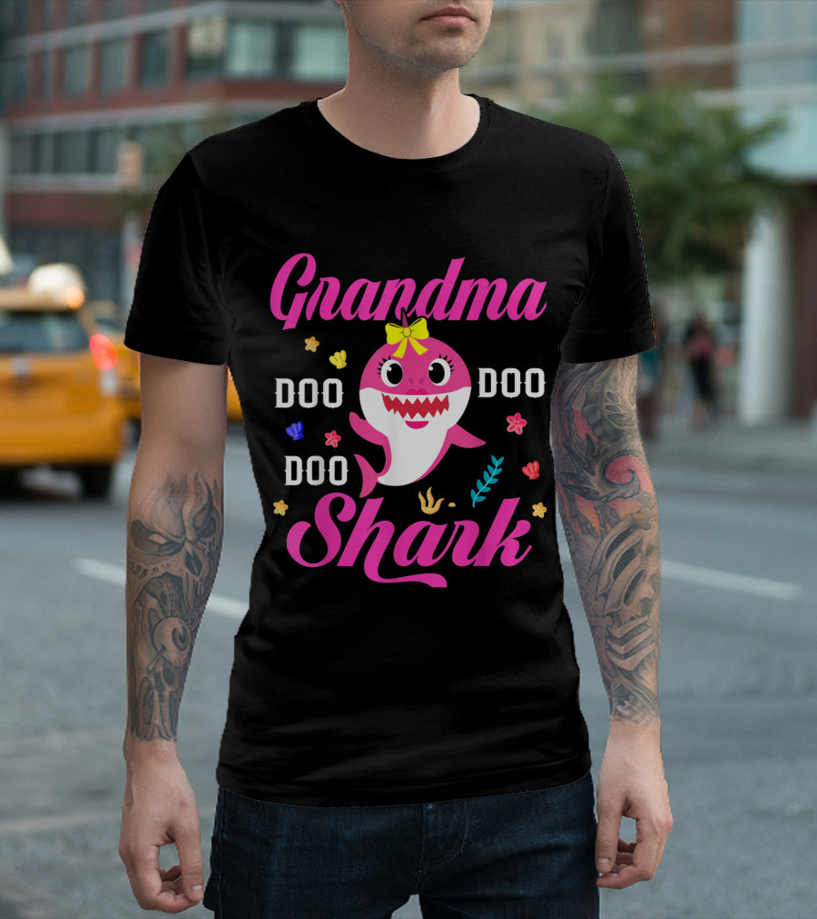 Grandma Shark Doo Doo Doo Cute Baby Shark Family T-Shirt