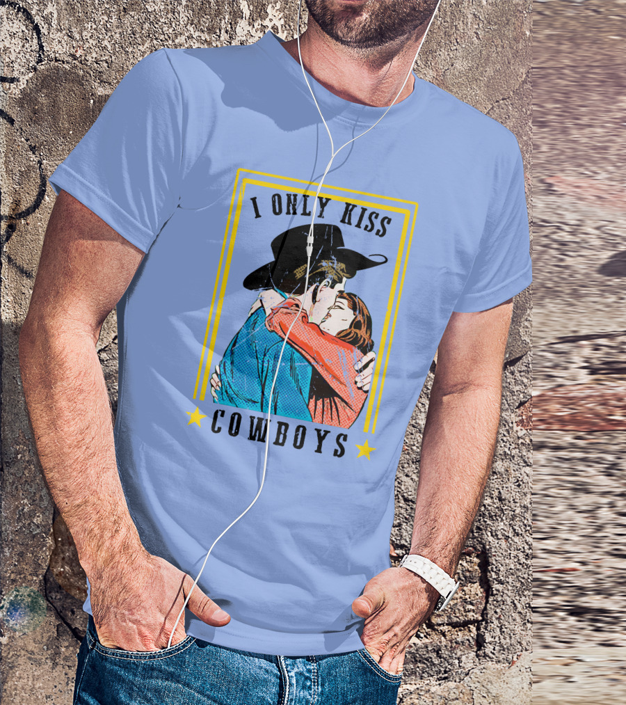 I Only Kiss Cowboys Vintage Couple Embrace Valentines Day T-Shirt
