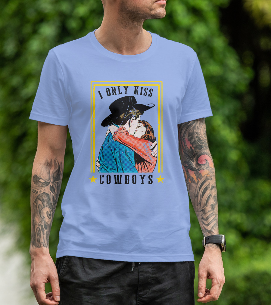 I Only Kiss Cowboys Vintage Couple Embrace Valentines Day T-Shirt