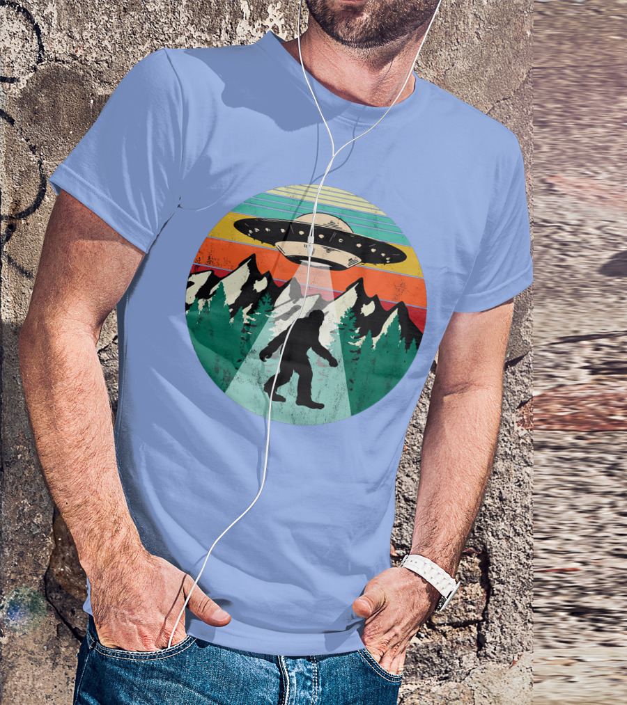 Bigfoot Funny UFO Alien Abduction Cryptozoology Sunset Retro Mountains T-Shirt