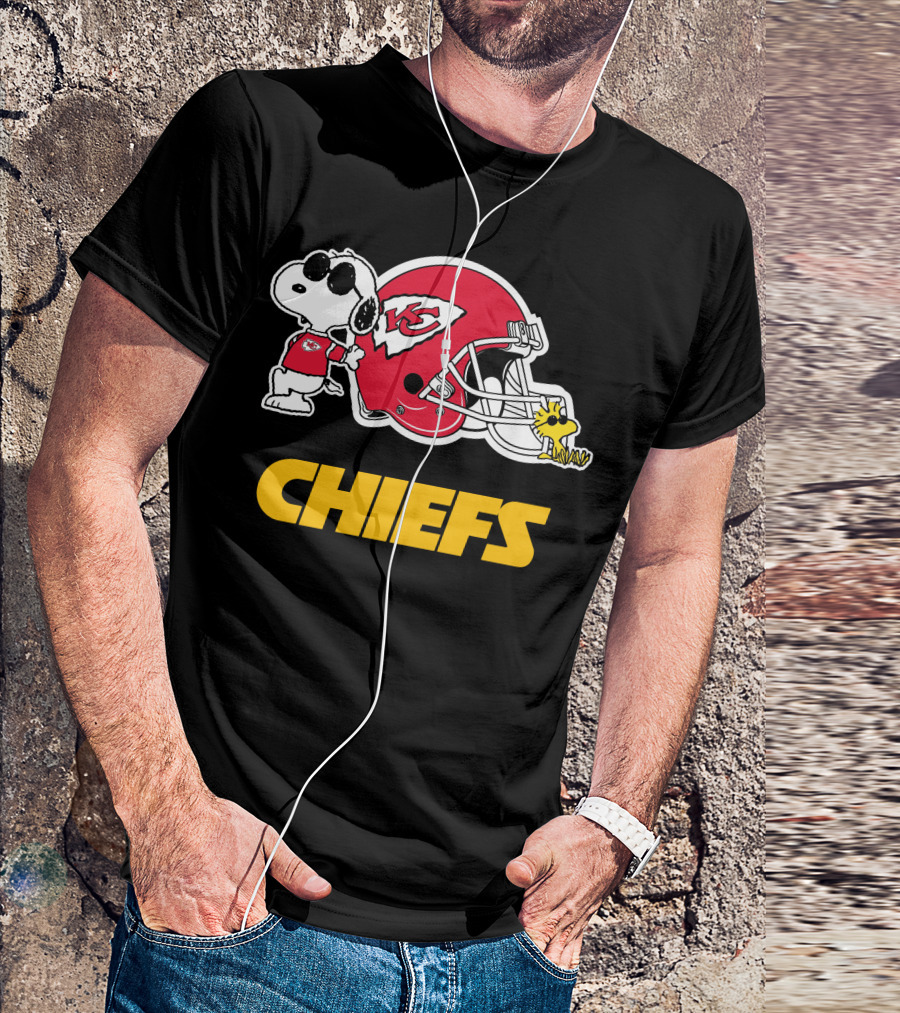 Kansas City Chiefs Snoopy Joe Cool Woodstock Helmet Chiefs T-Shirt