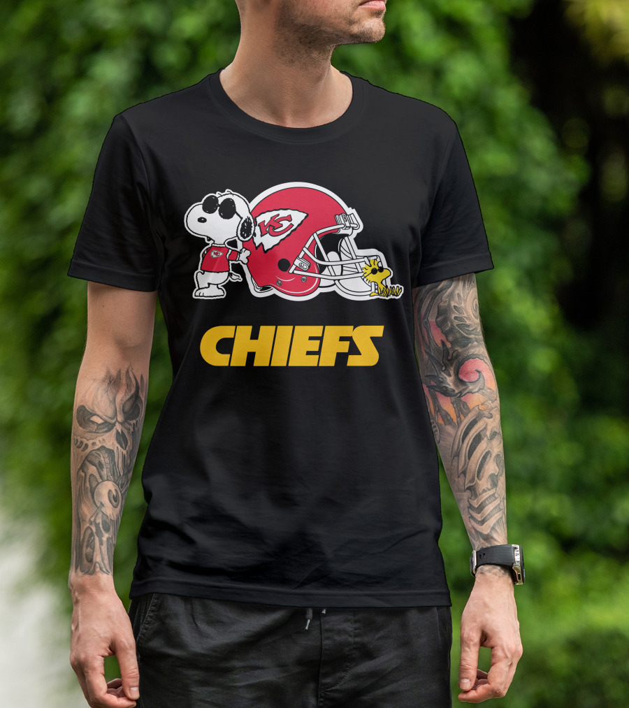 Kansas City Chiefs Snoopy Joe Cool Woodstock Helmet Chiefs T-Shirt