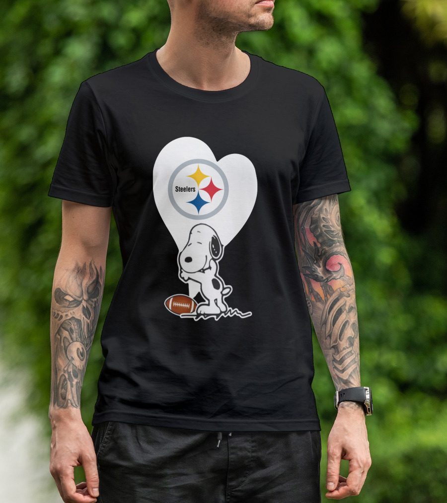 Pittsburgh Steelers Snoopy Heart And Football T-Shirt