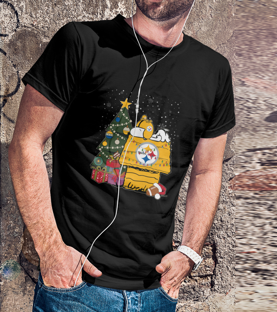 Pittsburgh Steelers Christmas Snoopy Doghouse Festive Holiday Scene T-Shirt