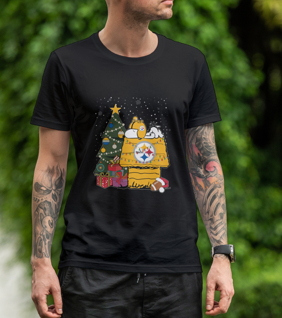 Pittsburgh Steelers Christmas Snoopy Doghouse Festive Holiday Scene T-Shirt