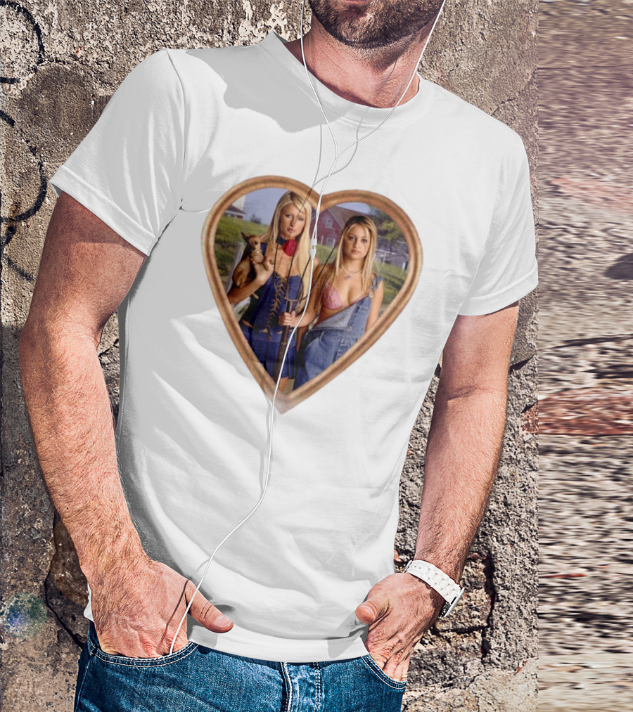 Nicole Polizzi Vs Paris Hilton's Heart-Shaped Photo With Dog And Farmhouse Background T-Shirt