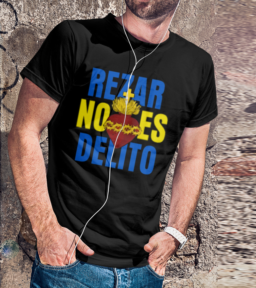 Rezar No Es Delito Sacred Heart Iconography T-Shirt