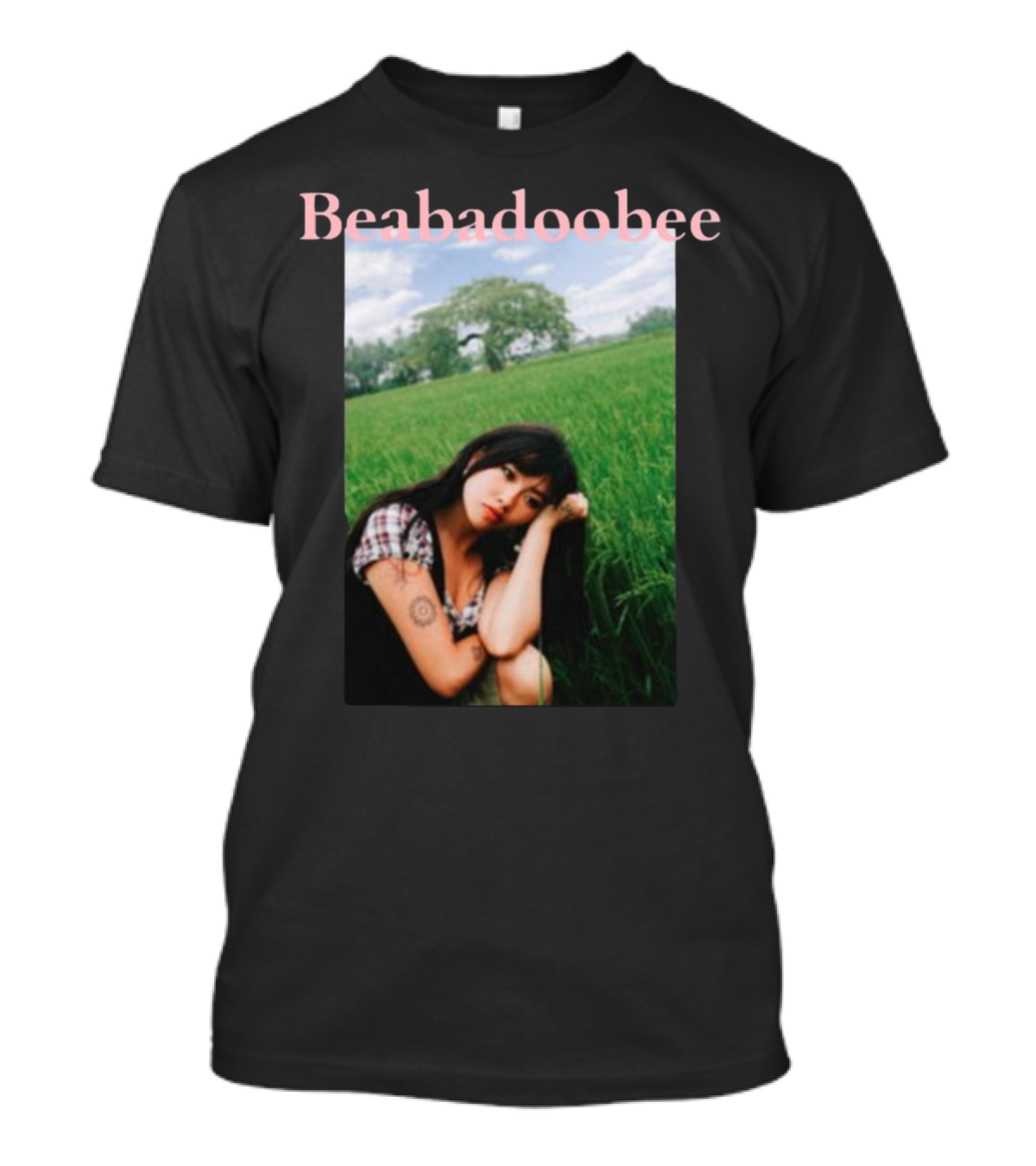 Beabadoobee Outdoor Portrait In Green Field Scene T-Shirt