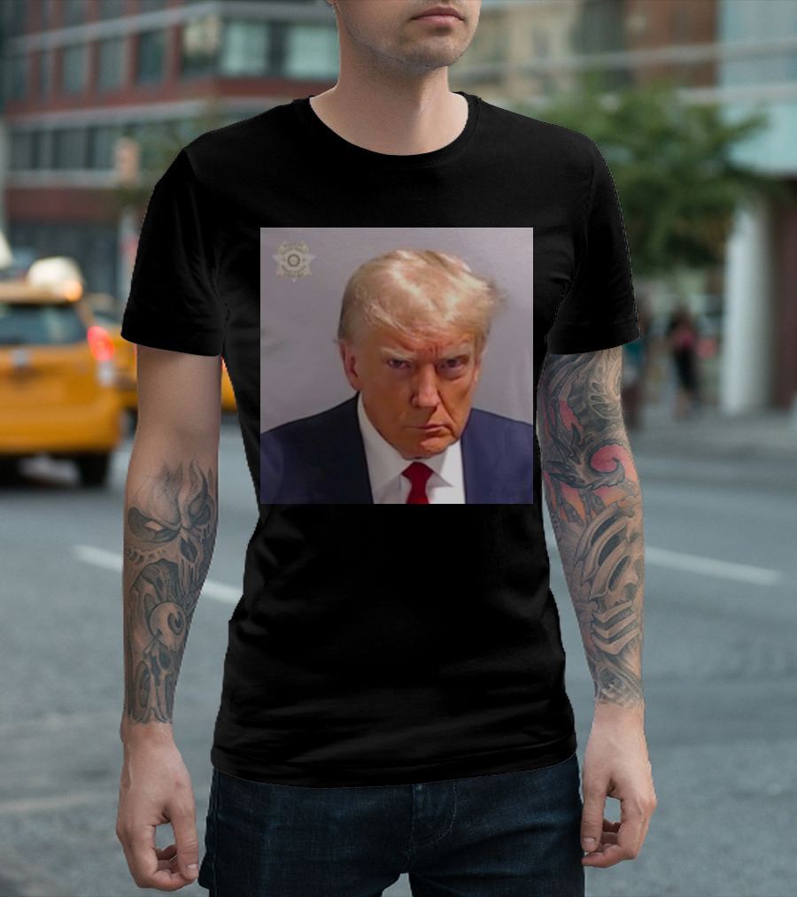 Donald Trump's Fourth Arrest Mugshot Image T-Shirt