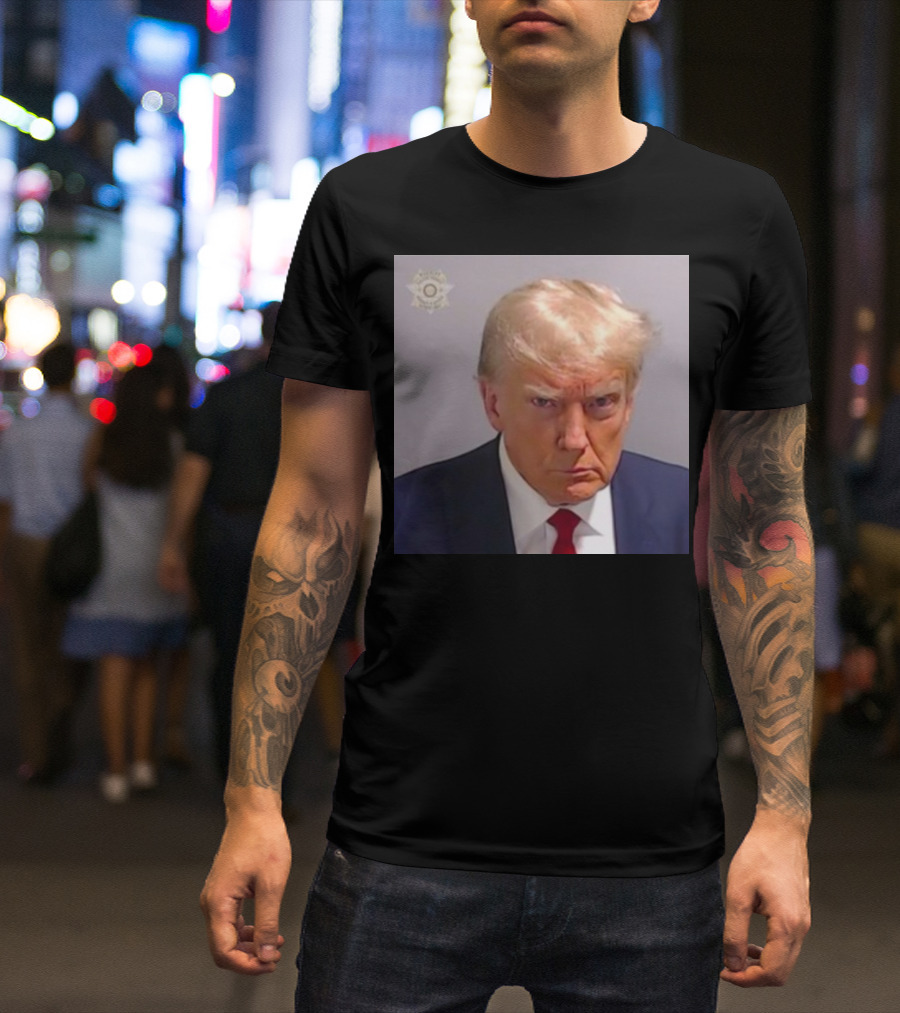 Donald Trump's Fourth Arrest Mugshot Image T-Shirt