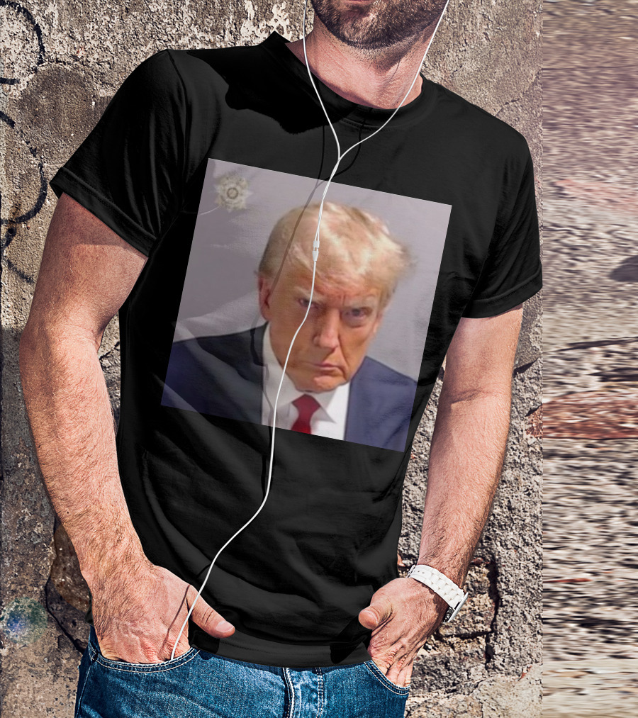 Donald Trump's Fourth Arrest Mugshot Image T-Shirt