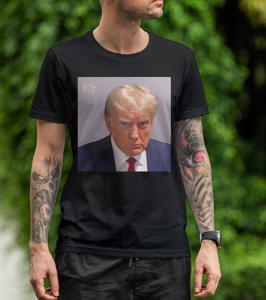 Donald Trump's Fourth Arrest Mugshot Image T-Shirt