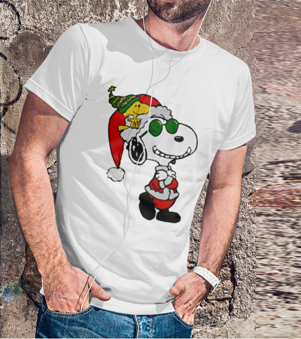 Snoopy And Woodstock Peanuts Merry Christmas Santa Hat And Sunglasses T-Shirt