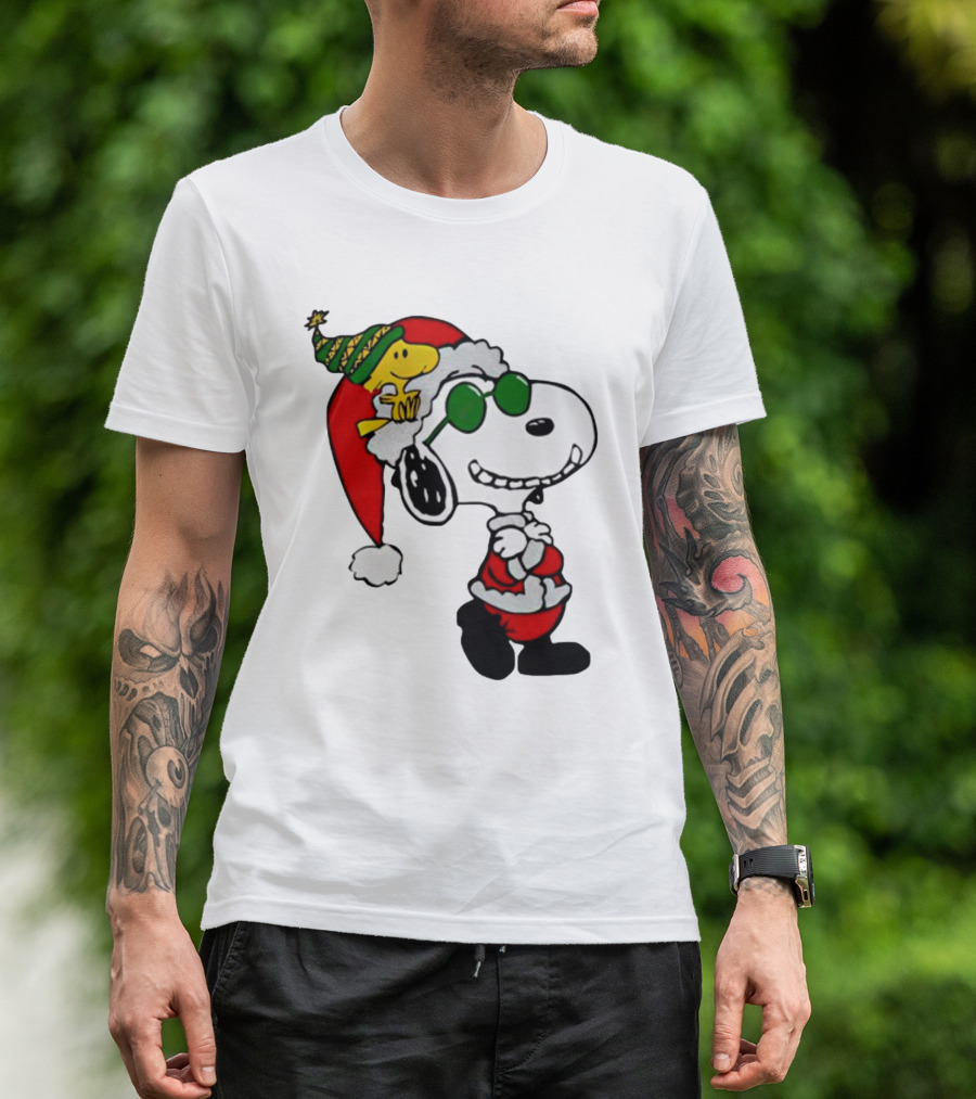 Snoopy And Woodstock Peanuts Merry Christmas Santa Hat And Sunglasses T-Shirt
