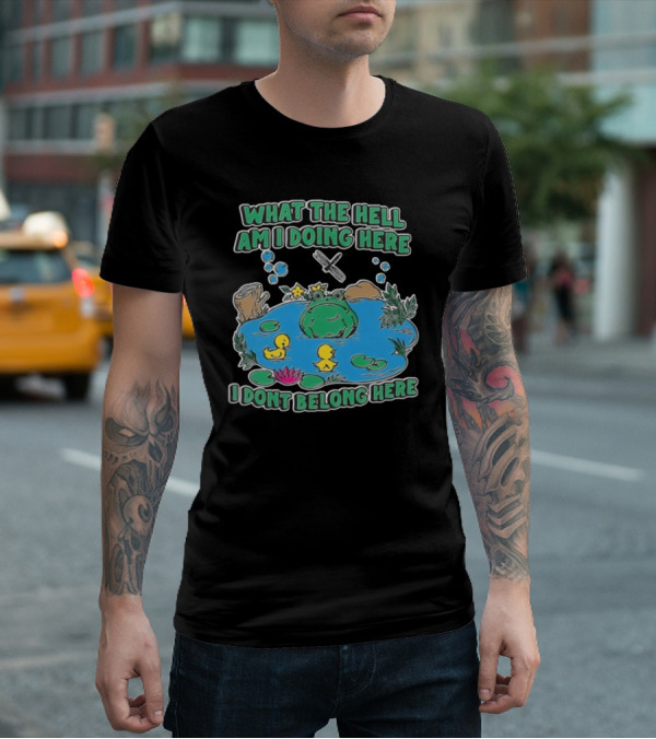 WHAT THE HELL AM I DOING HERE I DONT BELONG HERE FROG AND DUCKS IN POND T-Shirt