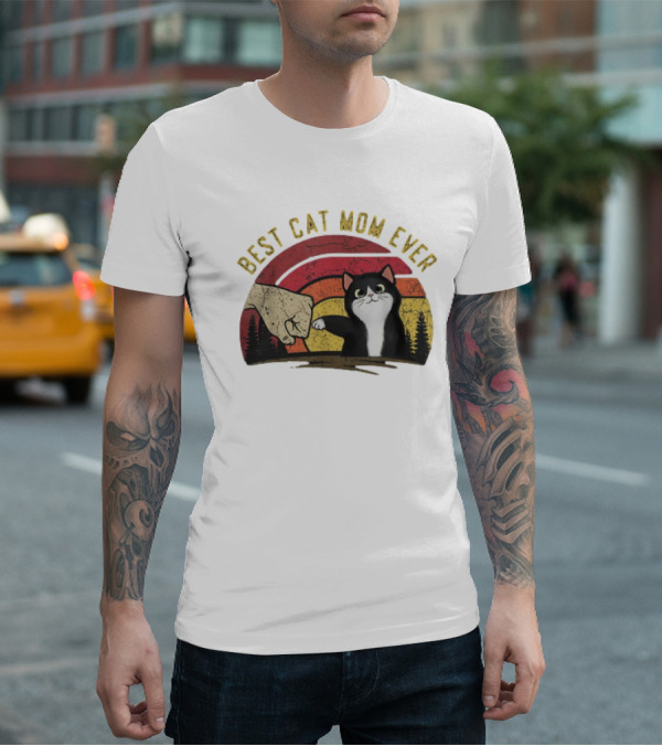 Best Cat Mom Ever Vintage Rainbow Sunset Fist Bump Cat T-Shirt