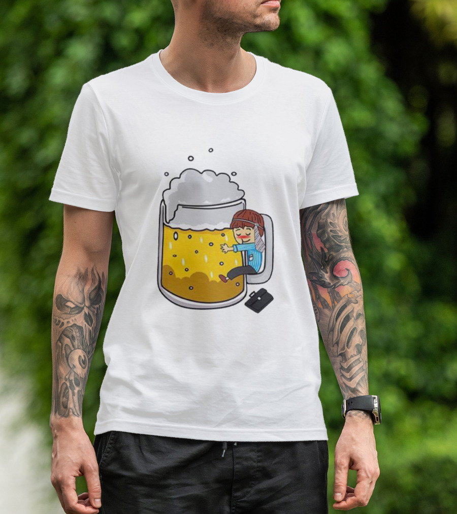 Beer Mug Hug With Traveler Cartoon Character T-Shirt
