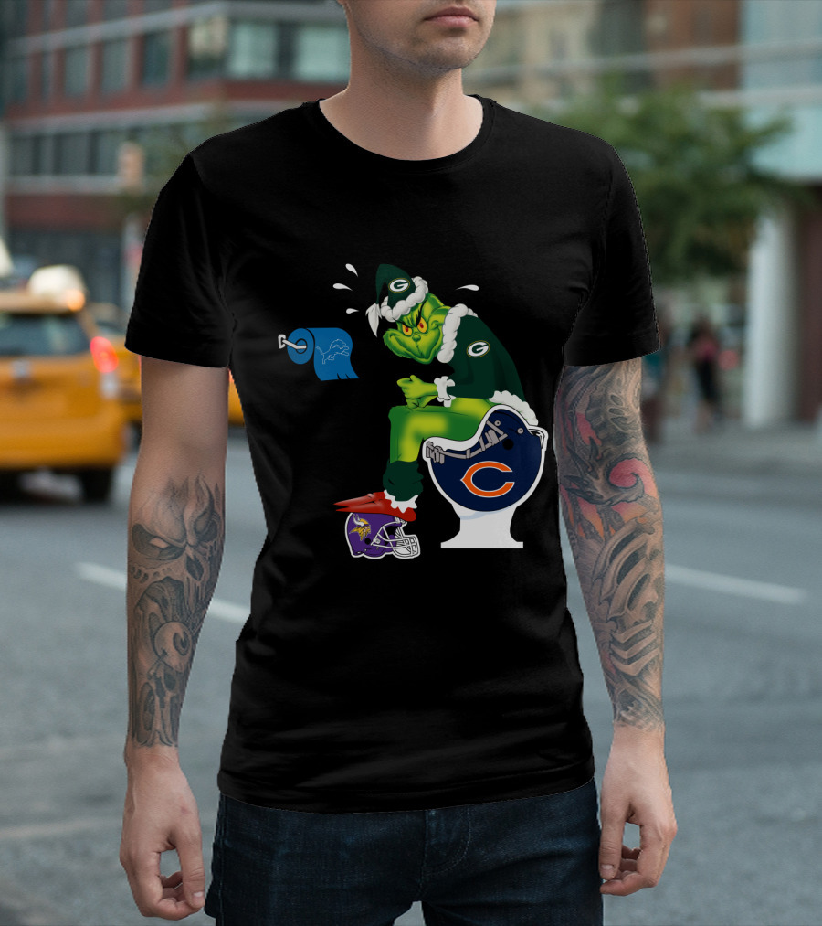Packers Grinch Sitting on Bears Toilet Using Lions Paper with Vikings Helmet Shoes T-Shirt