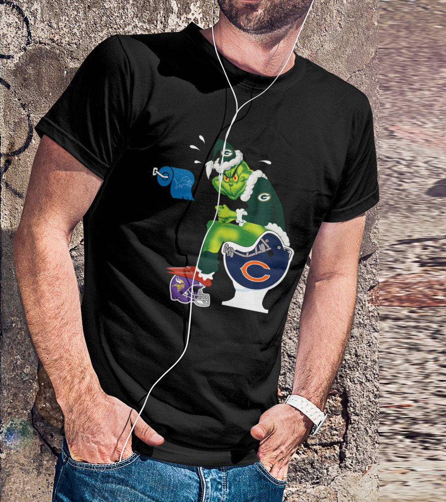 Packers Grinch Sitting On Bears Toilet Using Lions Paper With Vikings Helmet Shoes T-Shirt