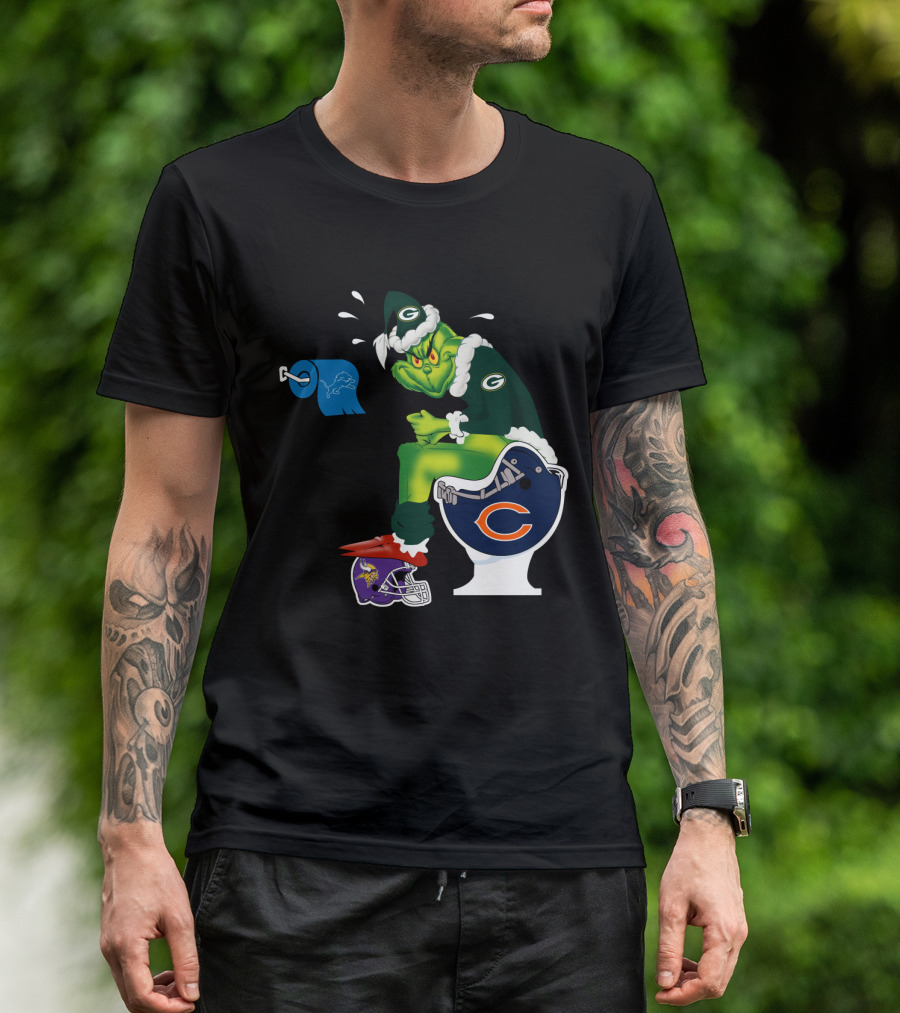 Packers Grinch Sitting On Bears Toilet Using Lions Paper With Vikings Helmet Shoes T-Shirt