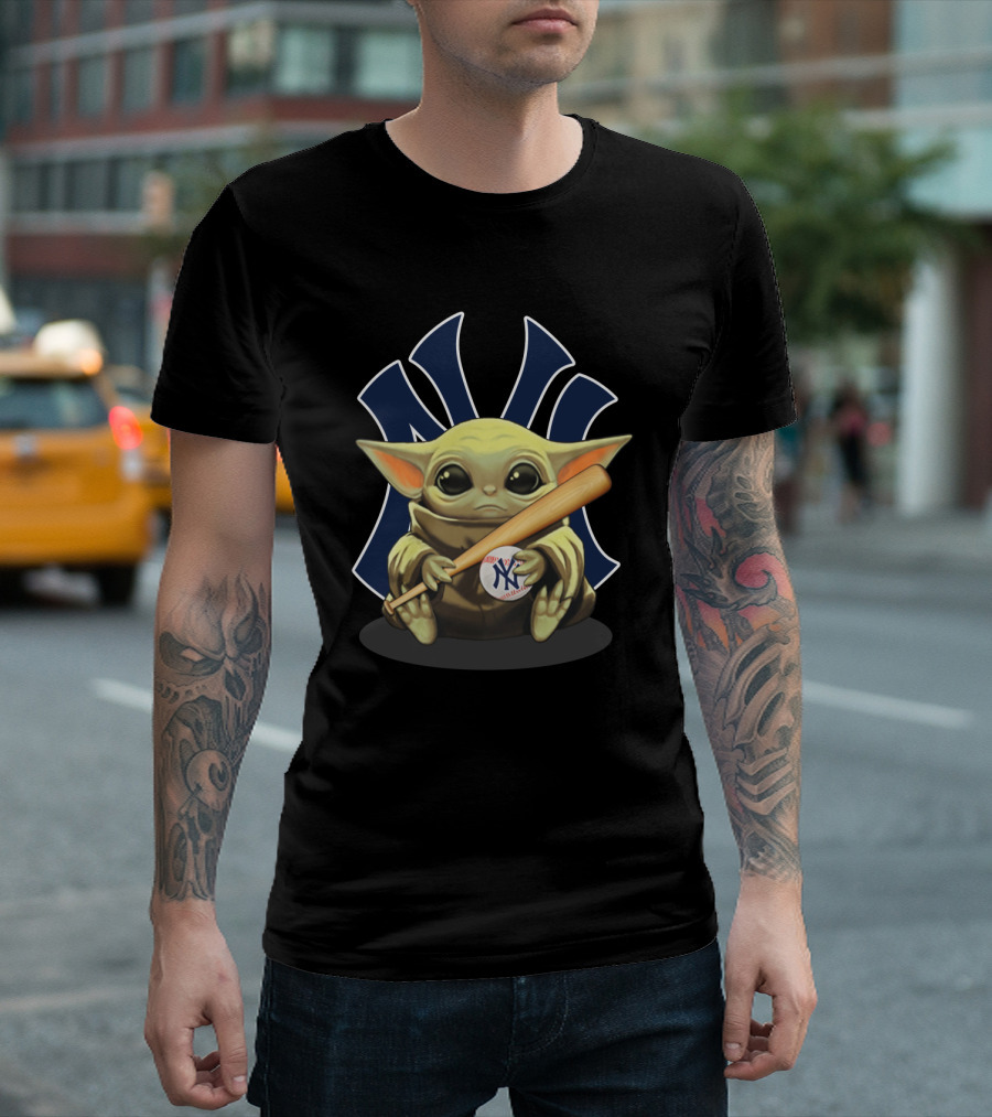 Baby Yoda Hug New York Yankees Baseball Bat T-Shirt
