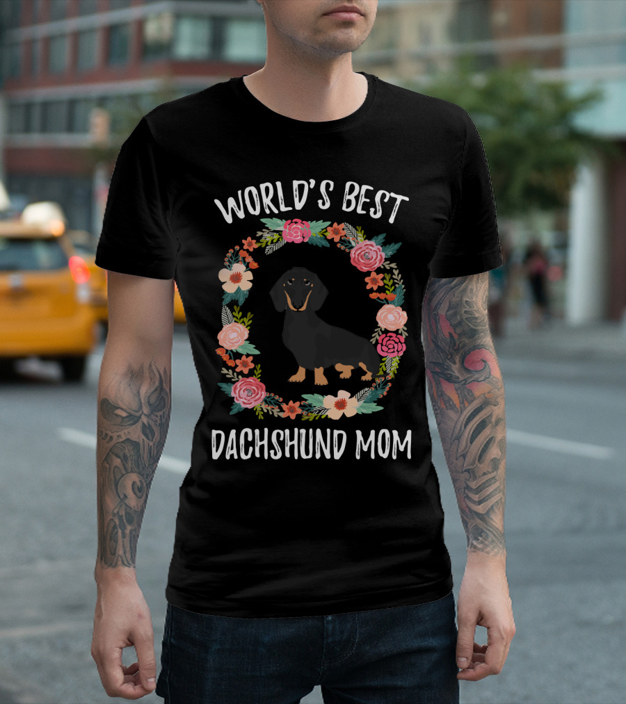 World's Best Dachshund Mom Black Dachshund Floral Wreath T-Shirt