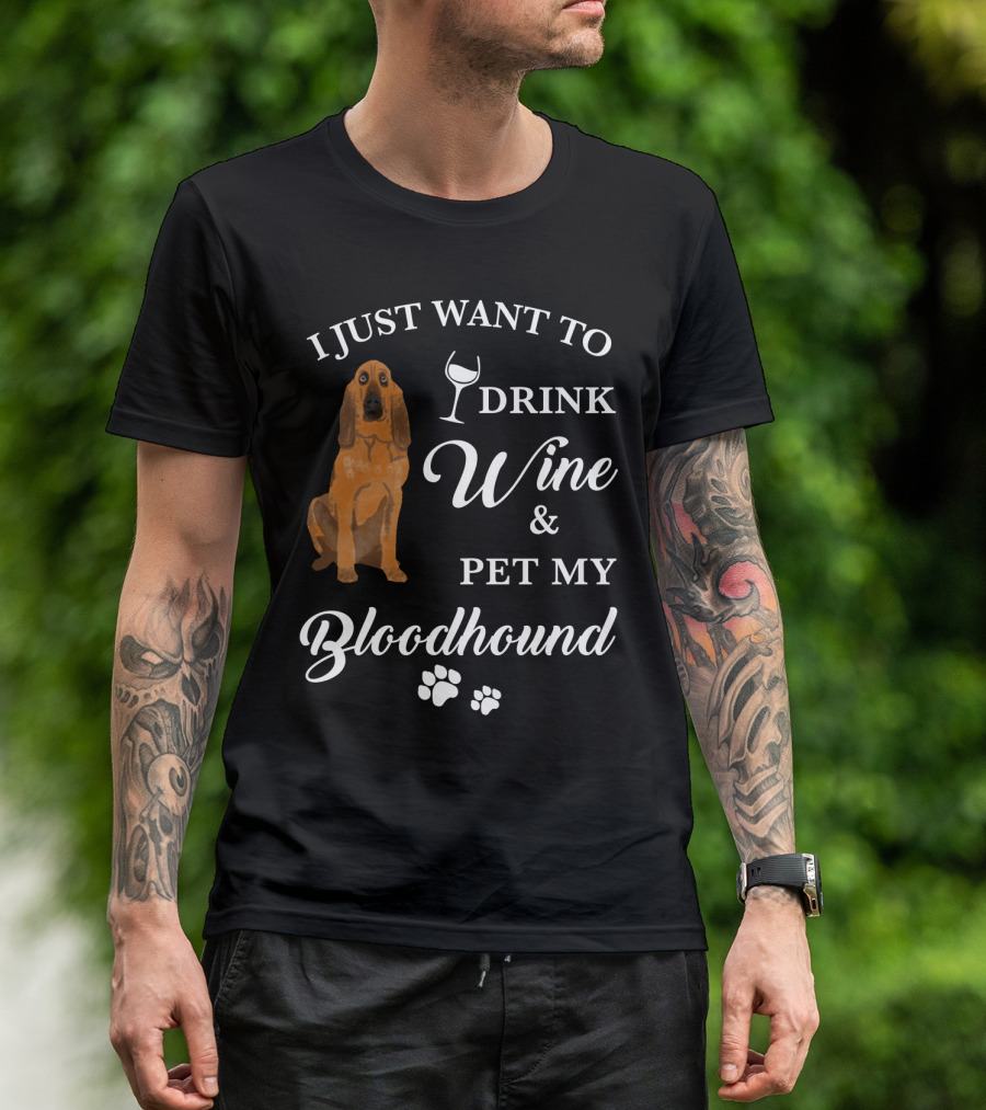 I JUST WANT TO DRINK WINE AND PET MY BLOODHOUND WITH PAW PRINTS T-Shirt