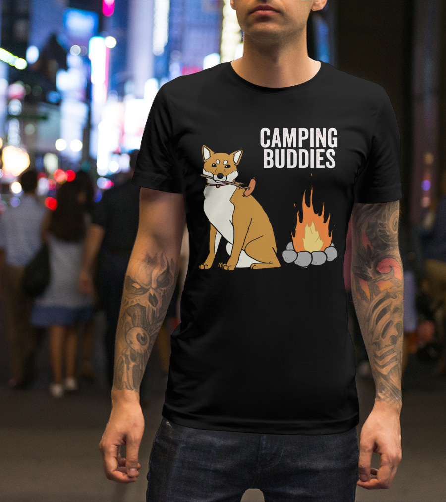 CAMPING BUDDIES SHIBA INU ROASTING SAUSAGE NEAR CAMPFIRE T-Shirt
