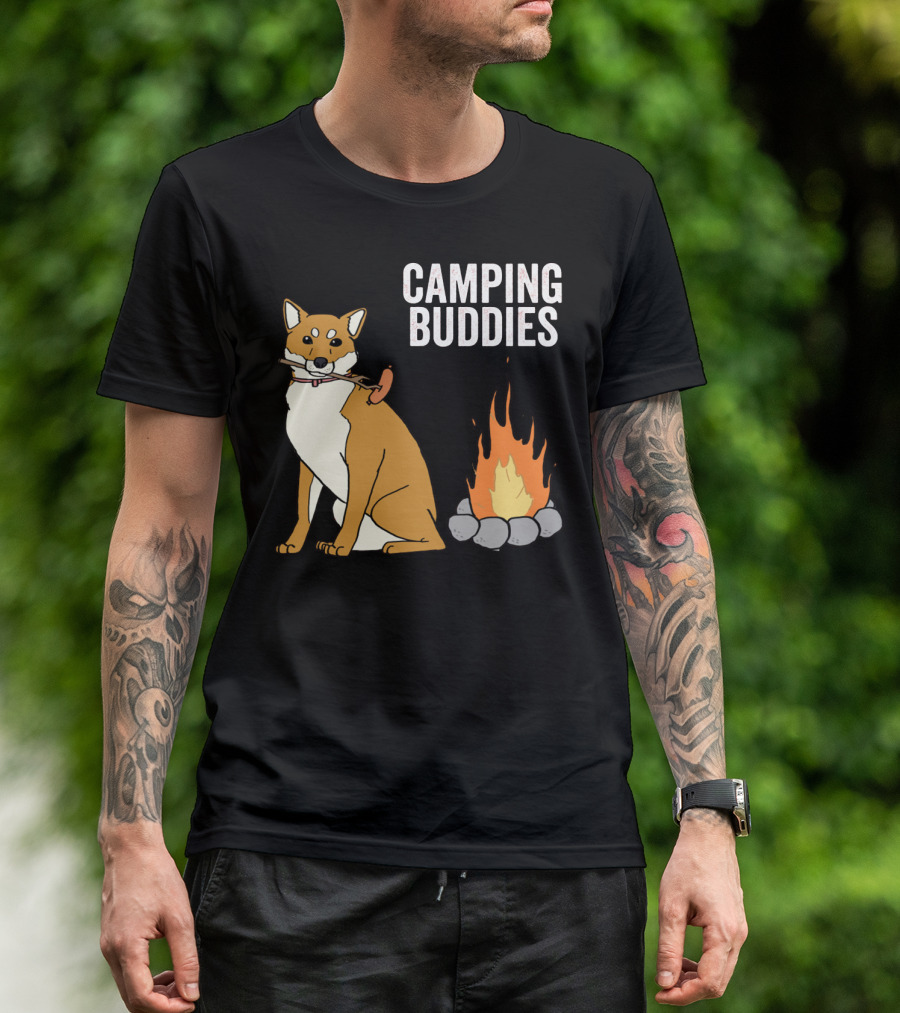 CAMPING BUDDIES SHIBA INU ROASTING SAUSAGE NEAR CAMPFIRE T-Shirt