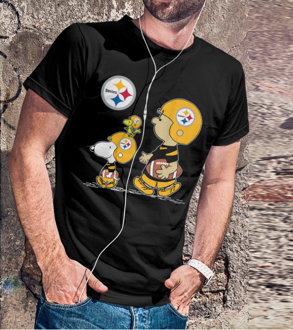 Steelers Christmas Peanuts Cute Football Charlie Brown Snoopy Woodstock T-Shirt