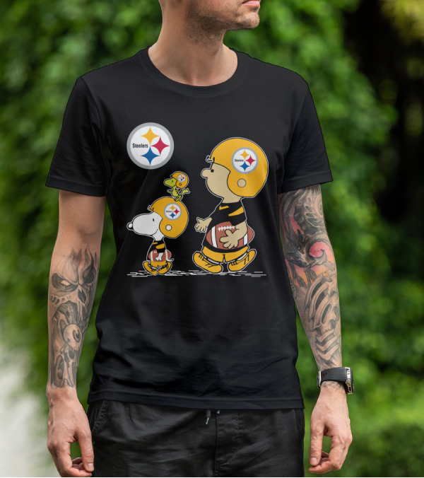 Steelers Christmas Peanuts Cute Football Charlie Brown Snoopy Woodstock T-Shirt