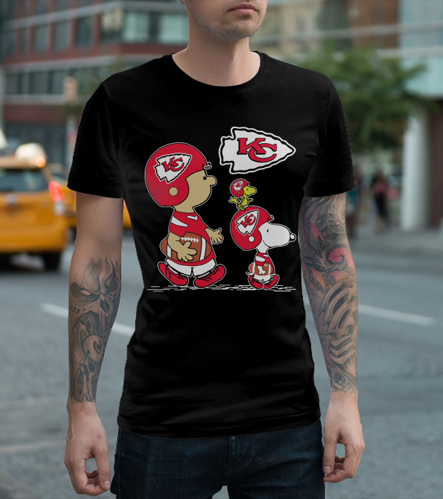Kansas City Chiefs Christmas Peanuts Cute Football Characters T-Shirt
